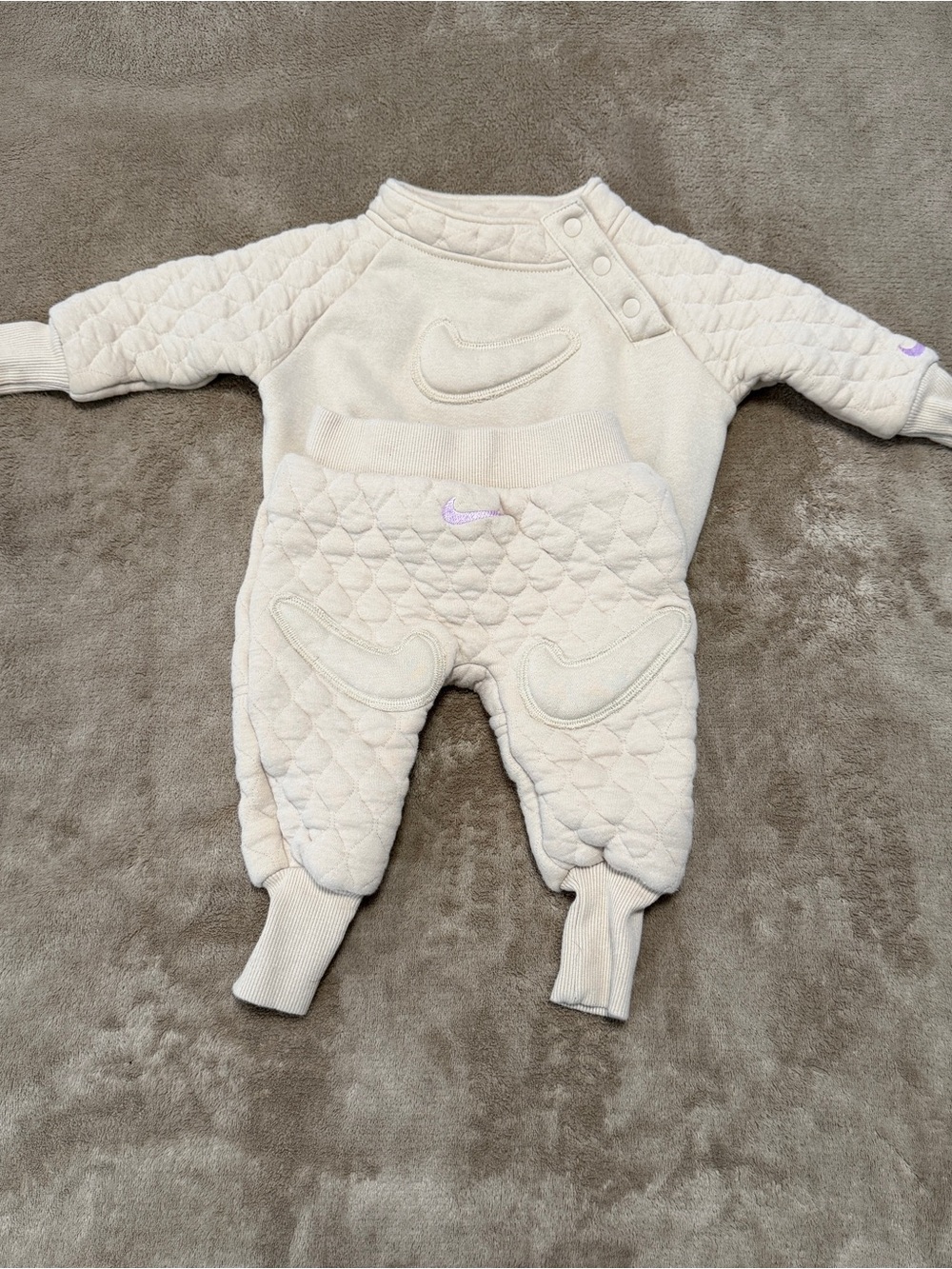 Nike Cream Gorpcore‎ Quilted Baby Matching Footie Set with Lilac Swoosh Sz9M